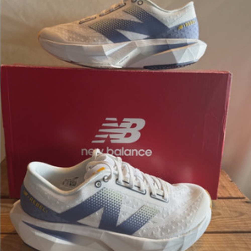 New Balance
FuelCell Rebel v4 Calia White Gray Size